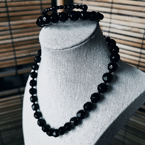 Jet Black Glass Necklace and Memory Wire Bracelet Vintage Smooth Facets Mourning - Picture 3 of 14